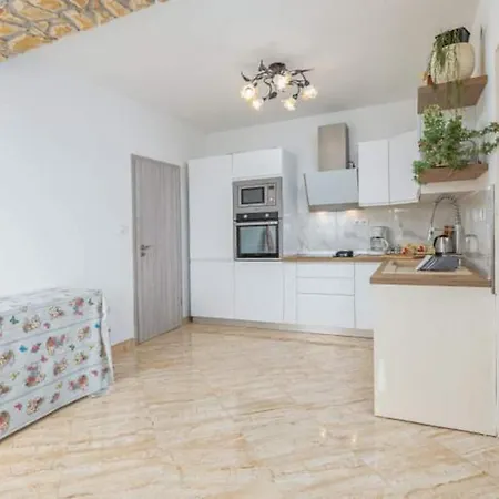 Beautiful Anstika With Private Pool In * Pula