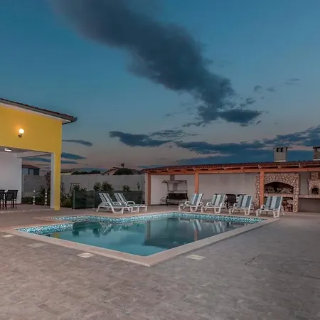 Beautiful Anstika With Private Pool In Villa *
