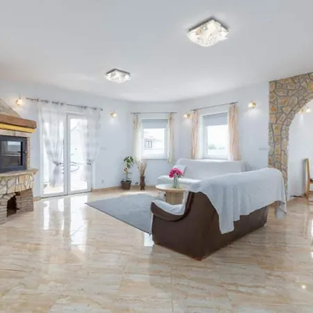 Beautiful Anstika With Private Pool In Villa