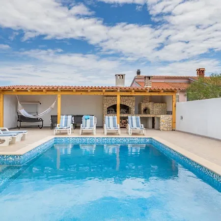 Villa Beautiful Anstika With Private Pool In *