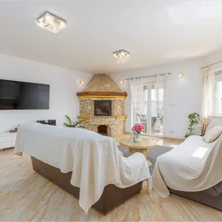 Beautiful Anstika With Private Pool In Villa Pula